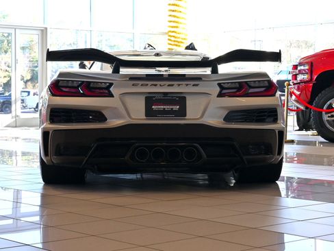 Used 2024 Chevrolet Corvette Z06 w/ Z07 Performance Package image 30
