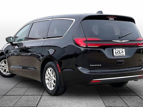 Used 2024 Chrysler Pacifica Touring-L FWD image 11