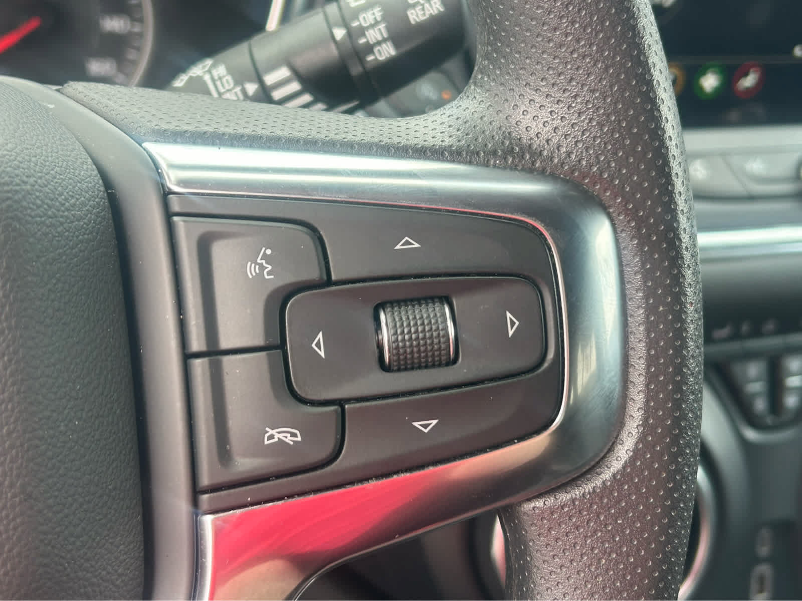 Used 2025 Chevrolet Blazer LT FWD image 19