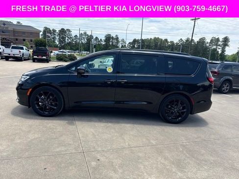 Used 2025 Chrysler Pacifica Limited FWD image 5