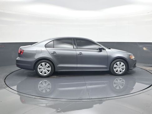 Used 2017 Volkswagen Jetta S image 8