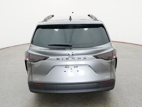 New 2026 Toyota Sienna XLE FWD image 10