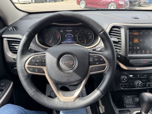 Used 2017 Jeep Cherokee Limited FWD image 13