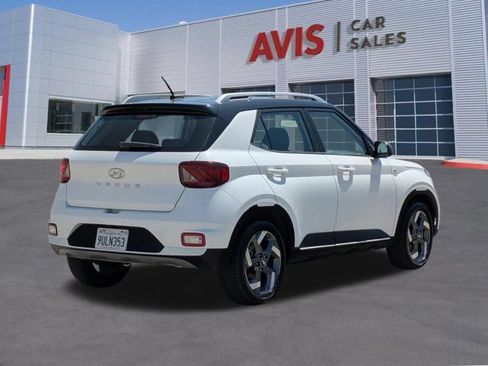 Used 2025 Hyundai Venue Limited FWD image 6