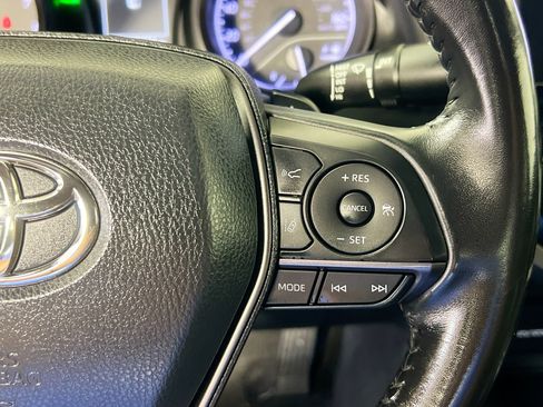 Used 2022 Toyota Camry SE w/ Convenience Package image 19