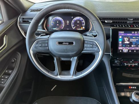 Certified 2025 Jeep Grand Cherokee L Altitude image 13