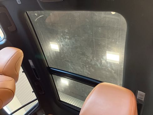 Used 2023 Toyota Highlander L image 11