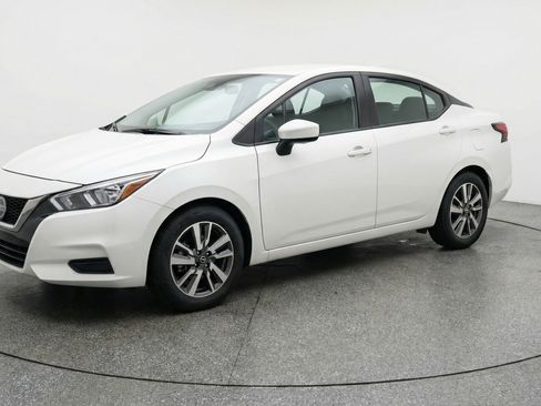 Used 2025 Nissan Versa SV image 3