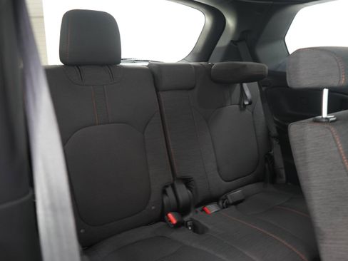 Used 2025 Honda Pilot Sport image 14