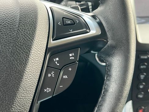 Used 2019 Ford Edge Titanium image 33