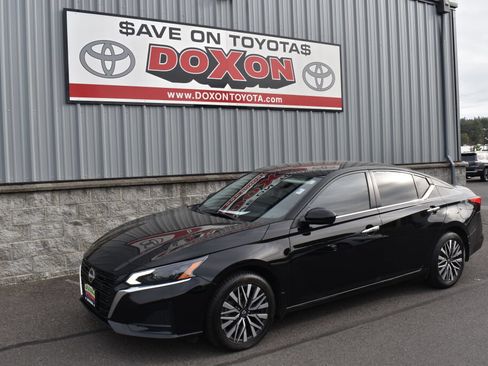 Used 2023 Nissan Altima 2.5 SV AWD/4WD image 1