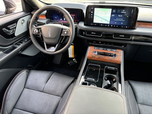 New 2025 Lincoln Aviator Black Label image 32