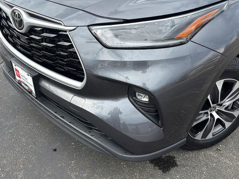 Used 2021 Toyota Highlander XLE image 21