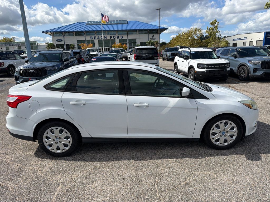 Used 2012 Ford Focus SE FWD image 4