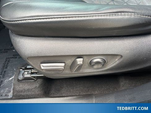 Used 2024 Toyota Highlander XLE image 38