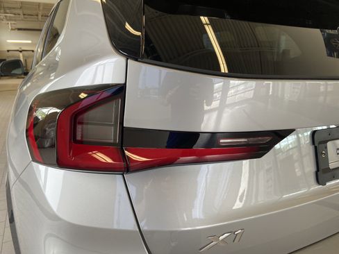 Used 2025 BMW X1 xDrive28i w/ Technology Package image 11