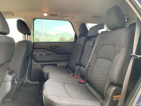 Used 2025 Nissan Pathfinder SV image 28