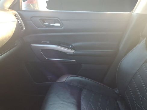 Used 2024 Nissan Pathfinder Platinum w/ Cargo Package image 24