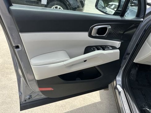 Used 2025 Kia Sorento S w/ Panoramic Sunroof Package FWD image 11