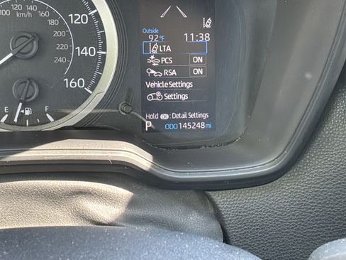 Used 2020 Toyota Corolla LE FWD image 22