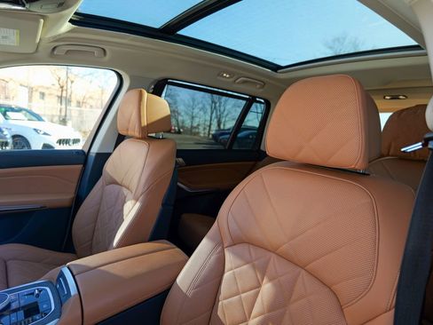 Used 2023 BMW X7 xDrive40i w/ Premium Package image 22