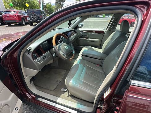 Used 2004 Lincoln Town Car Ultimate image 9