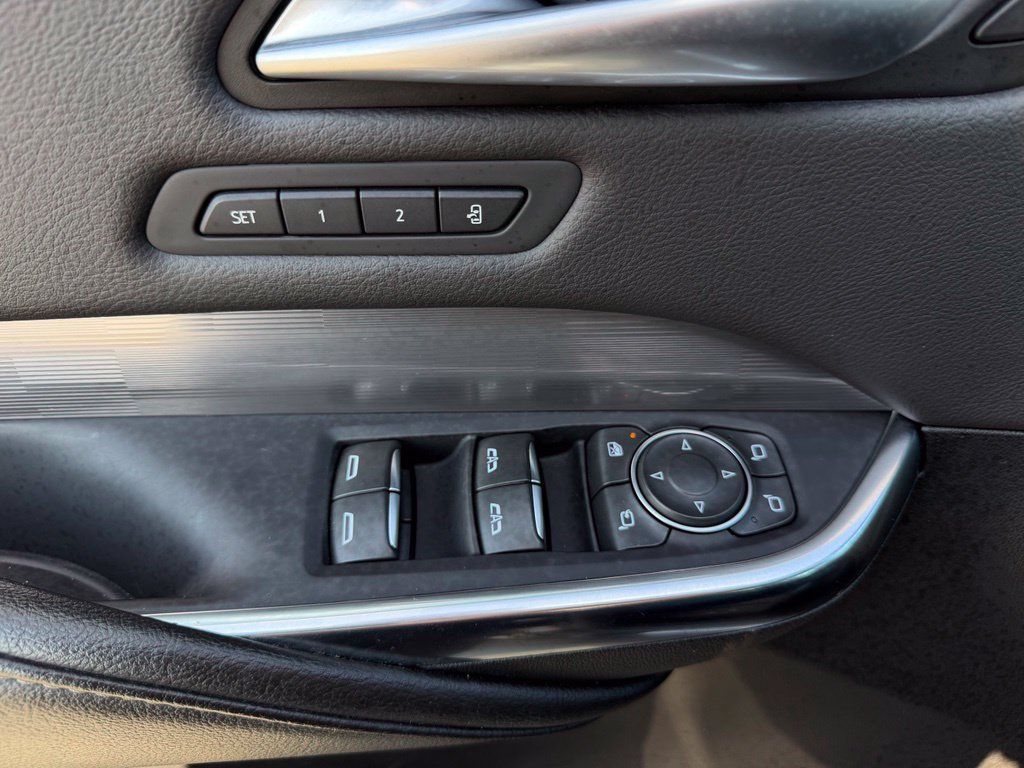 Used 2025 Cadillac XT4 Premium Luxury FWD image 17
