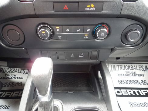 Used 2022 Nissan Frontier S image 24