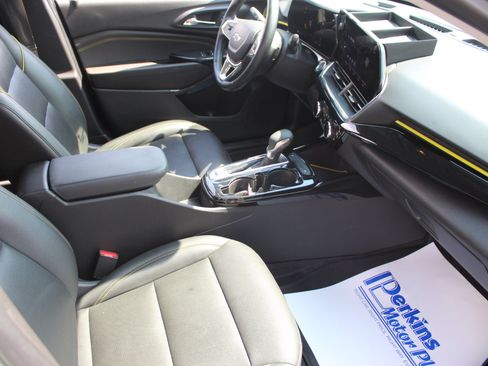 Used 2025 Chevrolet Trax ACTIV w/ Driver Confidence Package FWD image 32