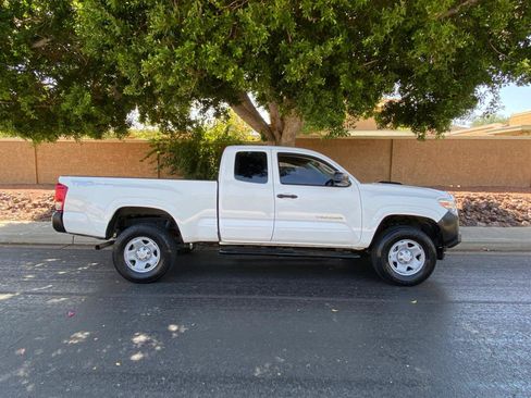 Used 2017 Toyota Tacoma 2WD Access Cab image 4