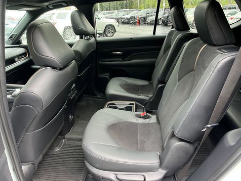 Used 2024 Toyota Grand Highlander AWD Hybrid image 22