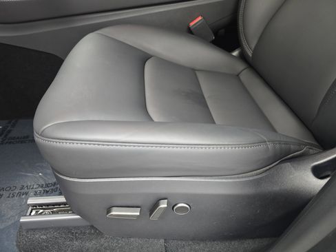 Used 2025 Tesla Model Y Long Range image 28