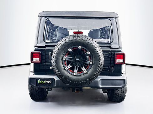 Used 2018 Jeep Wrangler Unlimited Sport AWD/4WD image 7