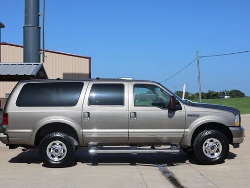 Used 2004 Ford Excursion Limited AWD/4WD image 2