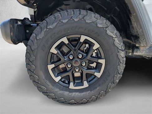 Used 2025 Jeep Wrangler Unlimited Rubicon image 23