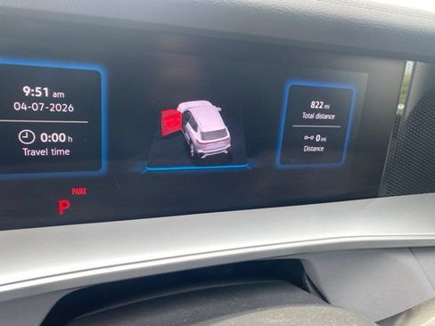 Used 2025 Volkswagen Tiguan SE image 6