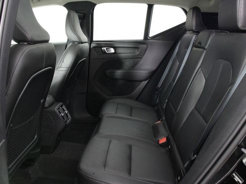 Certified 2025 Volvo XC40 B5 Plus AWD/4WD image 32