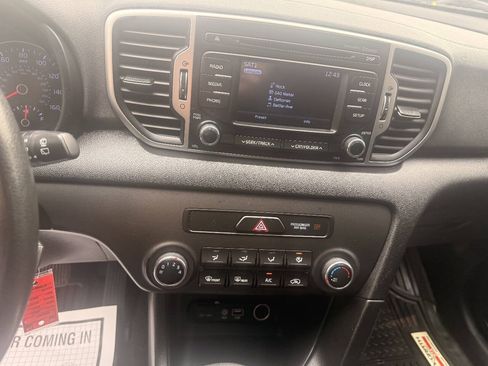Used 2019 Kia Sportage LX AWD/4WD image 18
