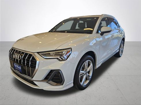 Used 2020 Audi Q3 2.0T Premium Plus w/ Premium Plus Package image 2