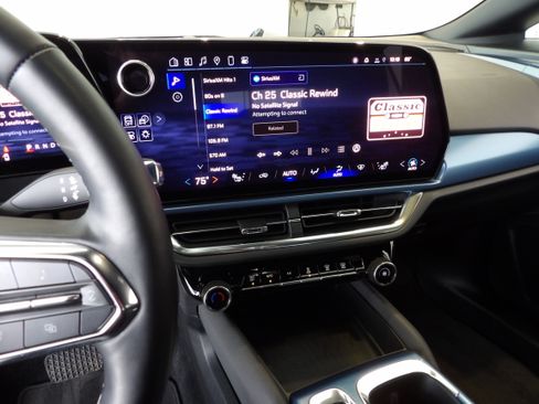 Used 2024 Chevrolet Equinox EV LT w/ LPO, Trailering Package image 13