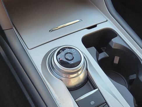 Used 2022 Ford Explorer XLT image 23