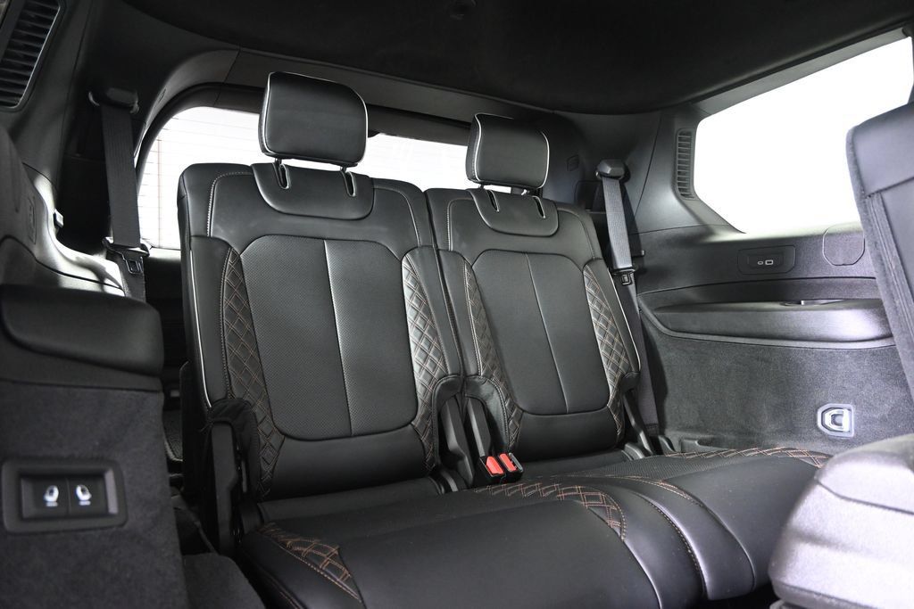Used 2023 Jeep Grand Cherokee L Summit AWD/4WD image 17