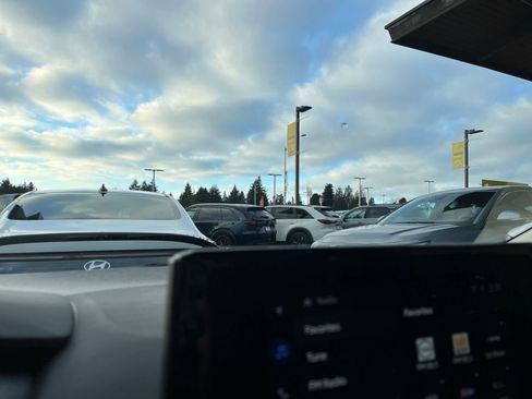 Used 2025 Toyota Corolla LE image 18