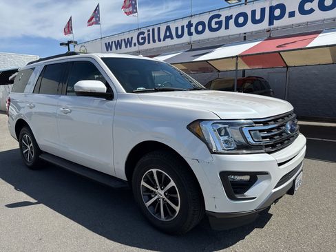 Used 2018 Ford Expedition XLT w/ Equipment Group 201A AWD/4WD image 7