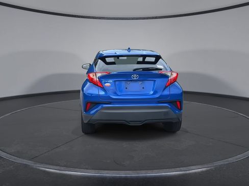 Used 2021 Toyota C-HR XLE FWD image 7