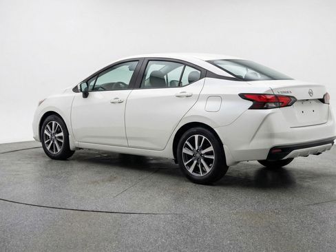 Used 2025 Nissan Versa SV image 6