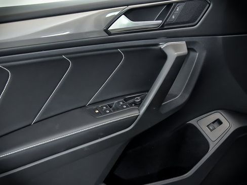 Certified 2024 Volkswagen Tiguan SE w/ Panoramic Sunroof Package image 10