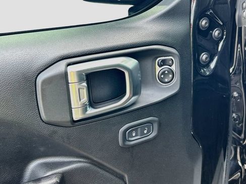 Used 2023 Jeep Gladiator Sport AWD/4WD image 15