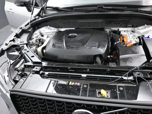 Certified 2025 Volvo XC60 T8 Plus w/ Protection Package Premier AWD/4WD image 16