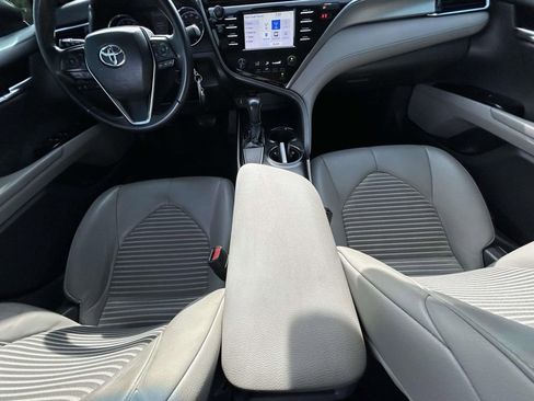 Used 2018 Toyota Camry SE FWD image 12